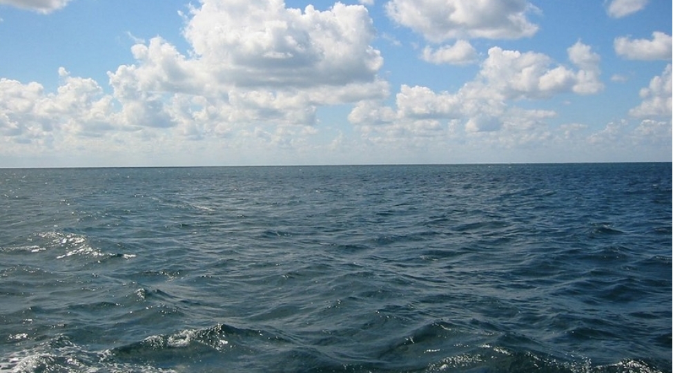 iki-neftchi-beton-piltelerin-chokmesi-neticesinde-denize-dusherek-vefat-edib