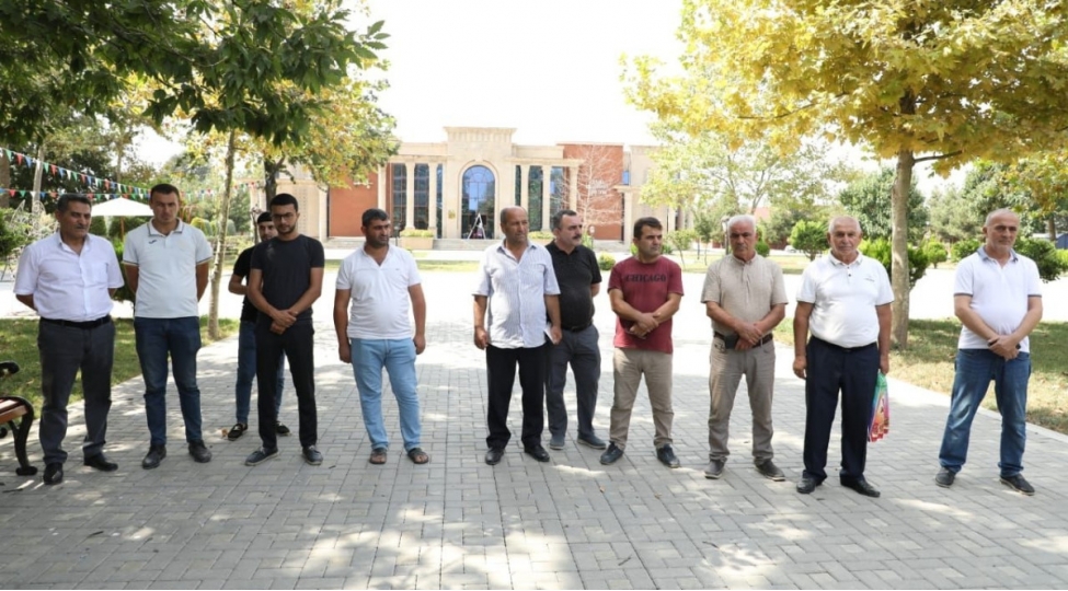 masallida-azeriqazin-achiq-mikrofon-aksiyasi-kechirilib