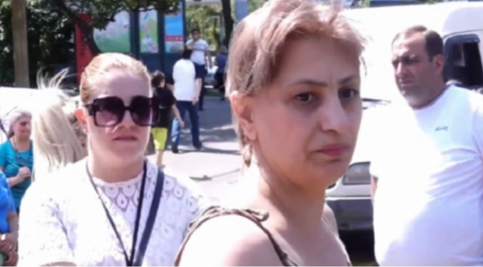 ermenistanda-itkin-dushmush-herbchilerin-valideynleri-mudafie-nazirinin-muavinini-doyubler