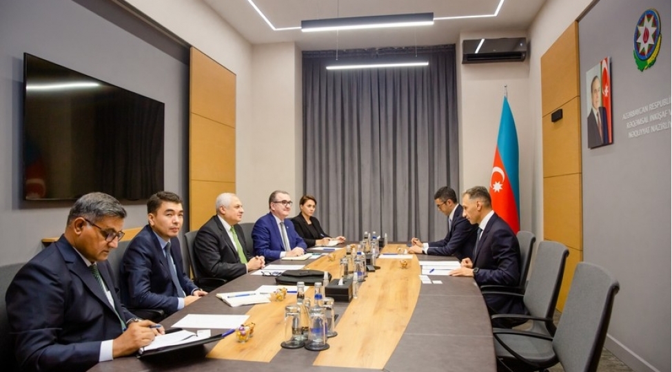 azerbaycan-iciec-le-ikt-ve-neqliyyat-layihelerinin-maliyyeleshdirilmesini-muzakire-edib