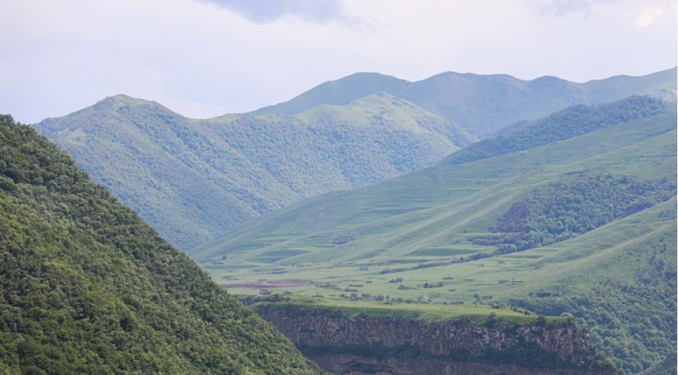 kelbecer-ve-lachinda-tullantilar-uchun-poliqonlarin-yaradilmasina-bashlanilib