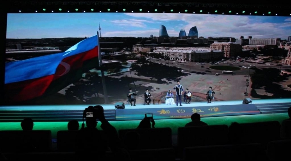 azerbaycan-musiqisi-ve-reqsi-chinde-beynelxalq-sergide-teqdim-edilib