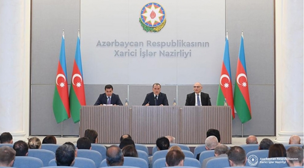 xin-diplomatik-korpus-uchun-bolgedeki-veziyyetle-elaqedar-brifinq-kechirib-foto
