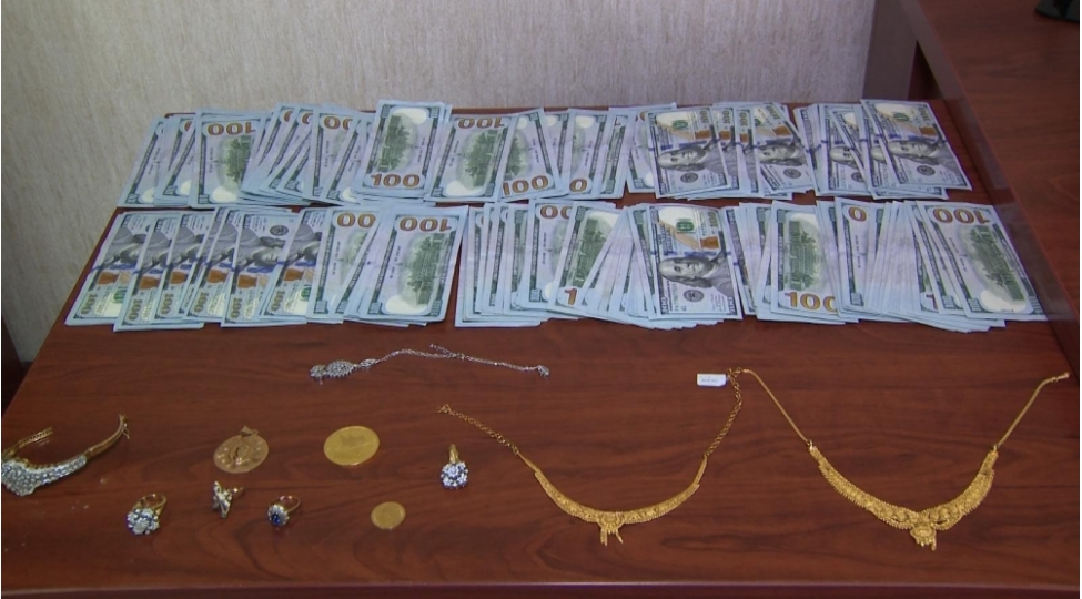 bakida-evden-kulli-miqdarda-pul-ve-qizil-zinet-eshyalari-ogurlayan-shexs-saxlanilib