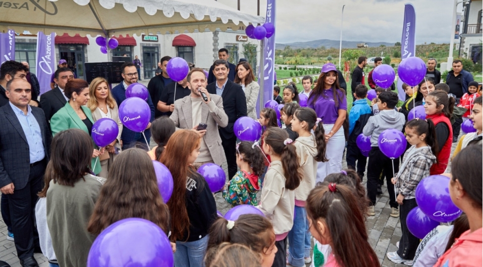 agali-kendinin-mekteblileri-yeni-tedris-iline-azercell-ile-birlikde-bashlayib-foto