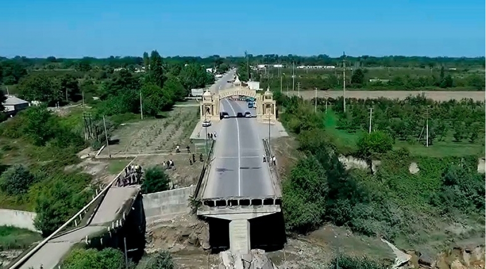 gendob-xachmaz-yalama-rusiya-yolunda-uchmush-korpunun-sokulmesine-bashlanib
