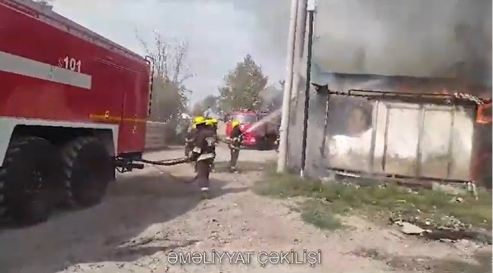 kurdemirde-derzi-sexinde-yangin-olub-video