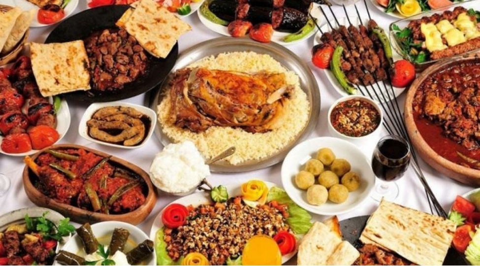 oten-ay-ehali-restoranlara-186-mln-manatdan-chox-pul-xercleyib