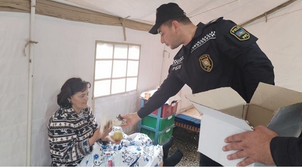 qarabagin-ermeniesilli-ehalisi-uchun-chadirlar-quruldu-foto