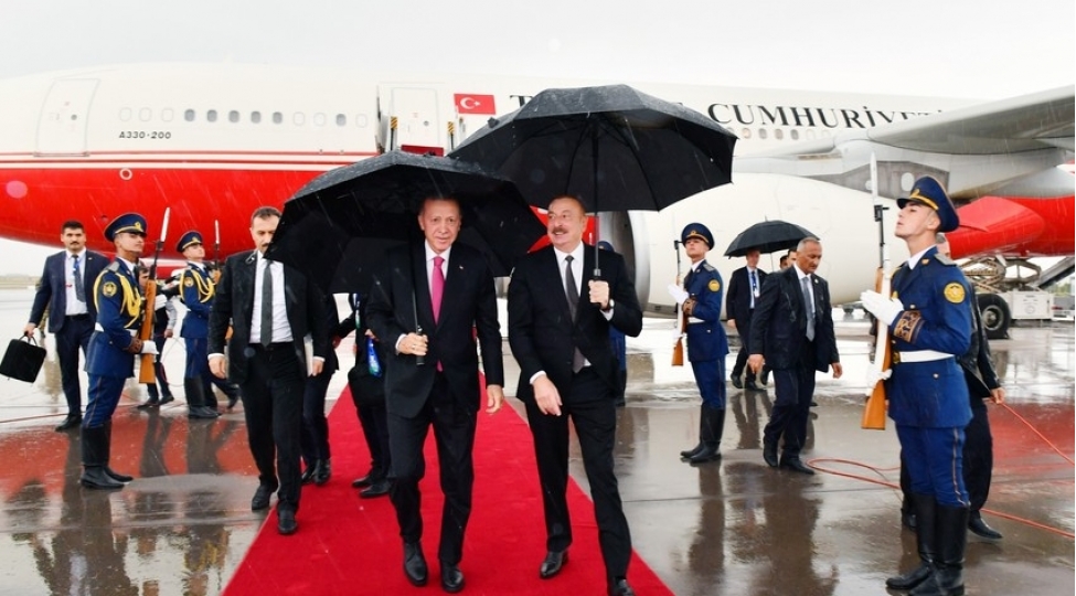prezident-ilham-eliyev-receb-tayyib-erdogani-naxchivan-hava-limaninda-qarshilayib-yenilenibvideo