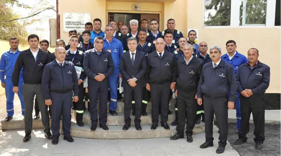 azeriqazin-14-emekdashina-fexri-fermanlar-ve-hediyyeler-verilib-foto