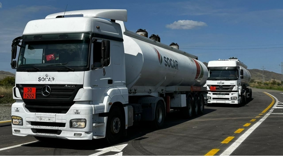 socar-in-yanacaqla-dolu-daha-2-avtomobili-xankendiye-yola-dushub-yenilenib