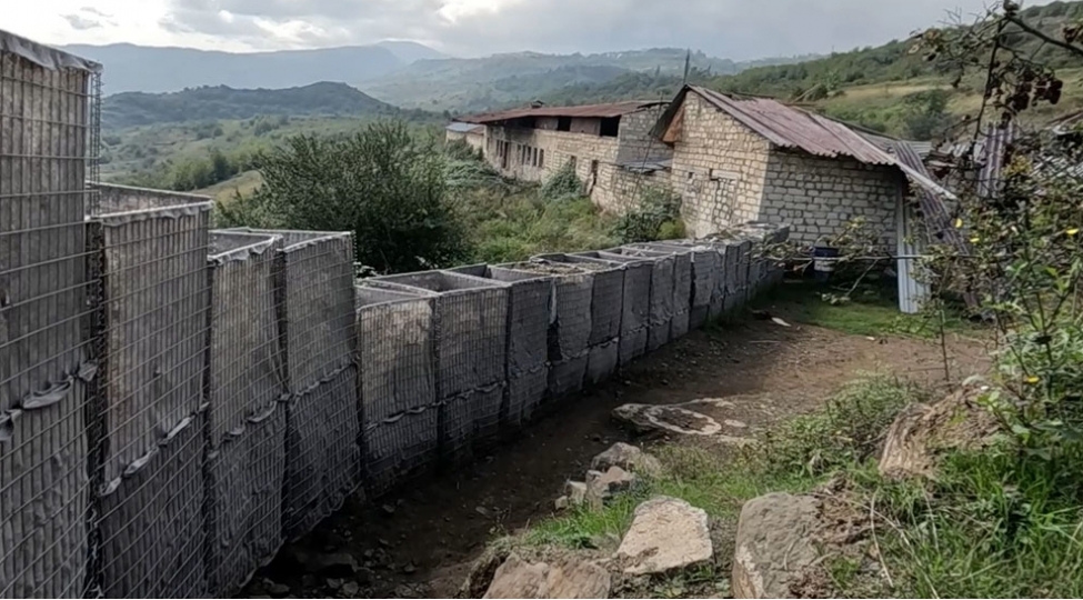 xocali-rayonu-erazisinde-terk-edilmish-dayaq-menteqesi-video