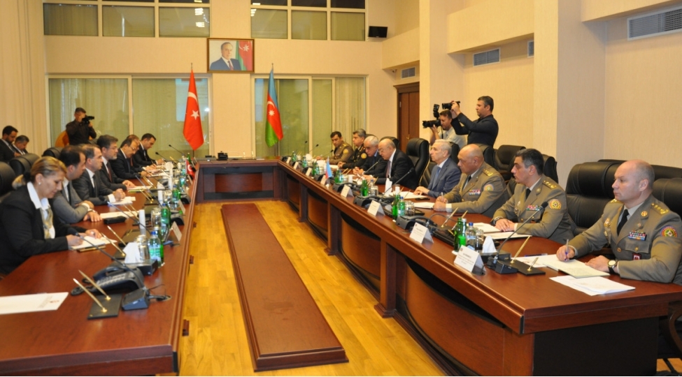 kemaleddin-heyderov-turkiyenin-kend-teserrufati-ve-meshe-naziri-ile-gorushub-fotovideo