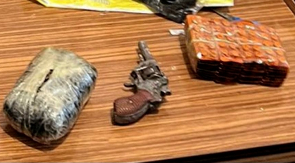 bakida-silahli-shexsler-tutulub-video