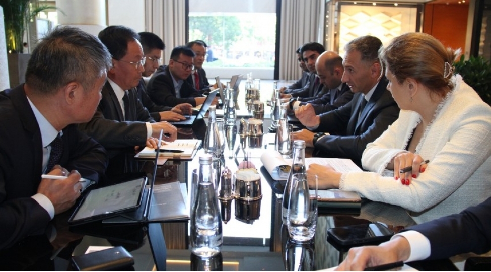 azerbaycan-chinle-elektrikliavtobuslarin-istehsalini-muzakire-edib