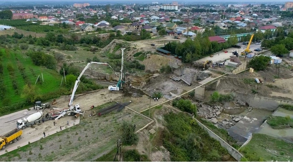 qudyalchay-uzerinde-yeni-korpunun-tikintisine-bashlanilib-fotovideo