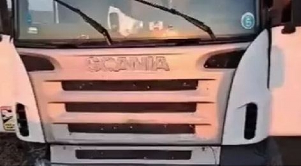 qefleten-hali-pisleshen-surucu-sukan-arxasinda-kechinib-video