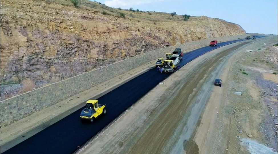 2003-cu-ilden-azerbaycanda-20-min-kilometre-yaxin-avtomobil-yolu-tikilib-ve-temir-edilib