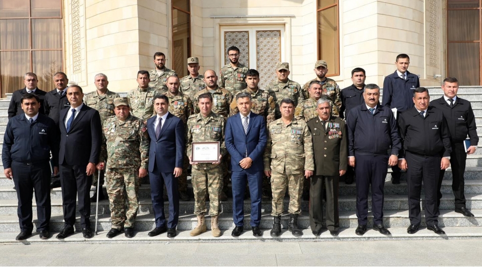 ruslan-eliyev-qazilerle-gorushub-foto