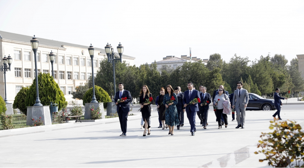 heyder-eliyev-ve-azerbaycanin-yeni-neft-strategiyasi-foto