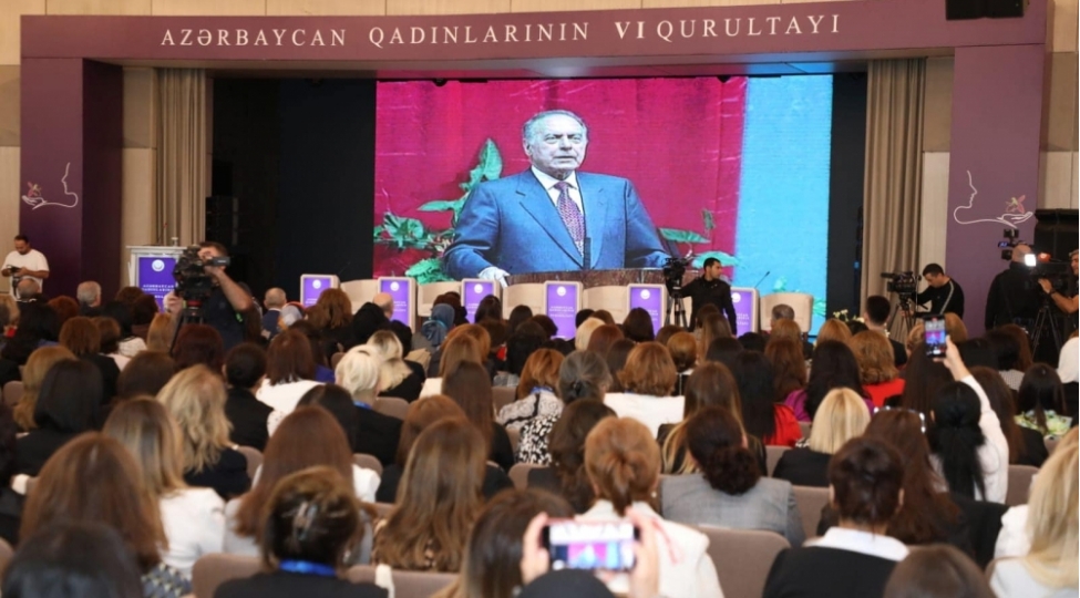 azerbaycan-qadinlarinin-vi-qurultayinin-achilish-merasimi-basha-chatib-foto