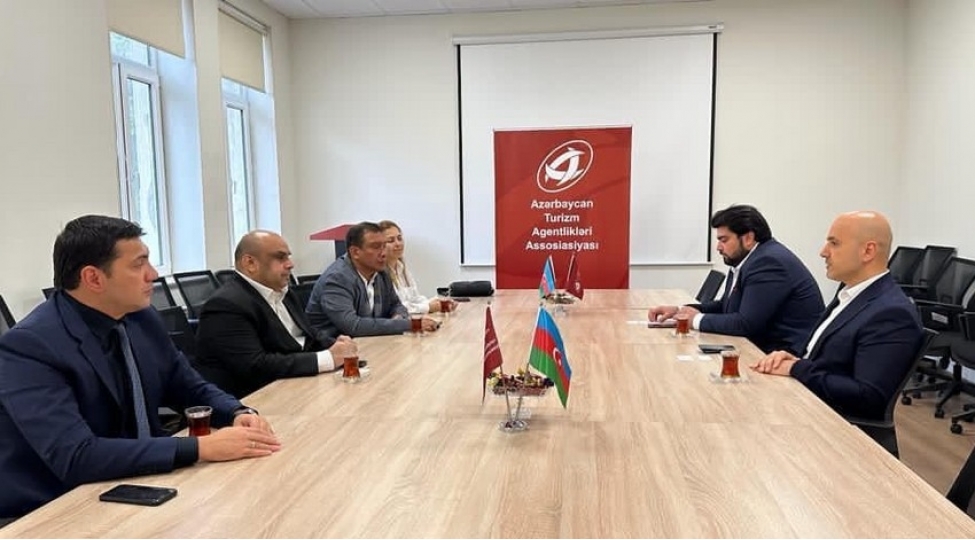 azerbaycan-beynelxalq-hotel-shebekesi-ile-emekdashliq-elaqelerini-muzakire-edib