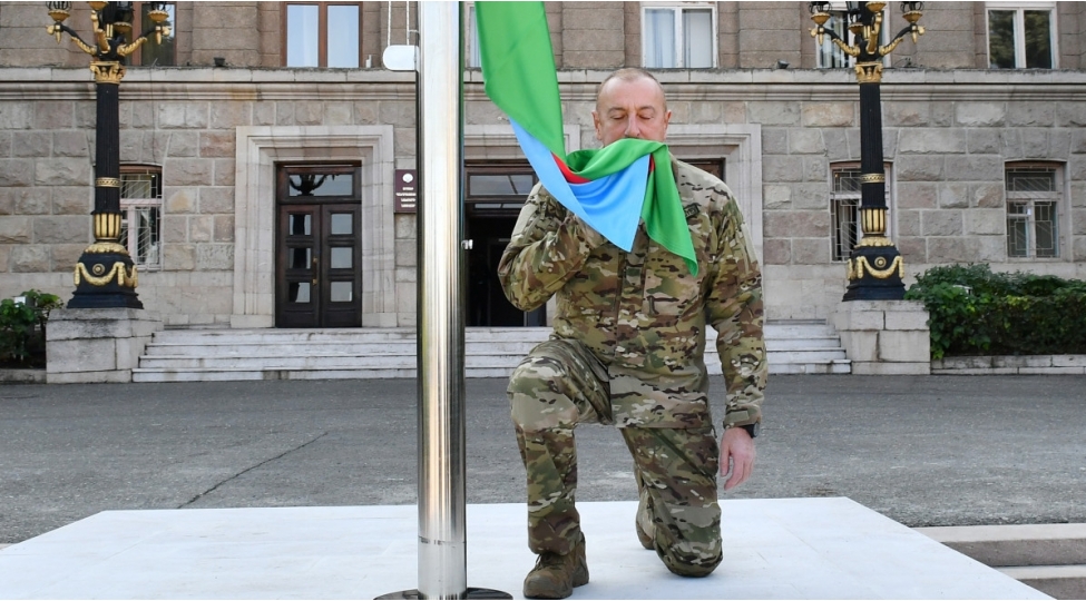 o-butun-azerbaycanlilarin-qehremani-ve-lideridir-elchin-mirzebeyli-yazir