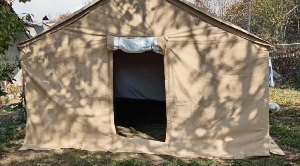 qebelede-evi-yararsiz-veziyyete-dushen-aile-chadirla-temin-olunub-fotovideo
