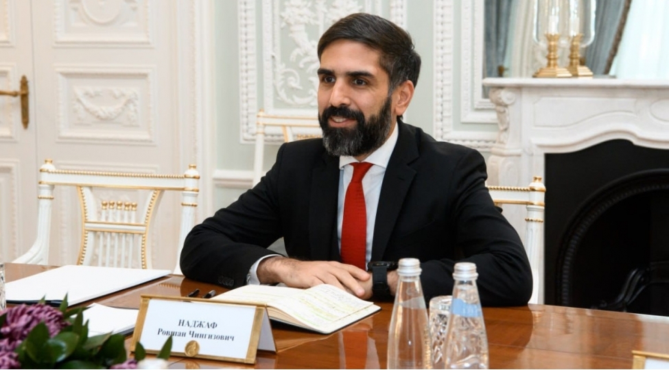 qazprom-ve-socar-rehberleri-emekdashligi-muzakire-edib