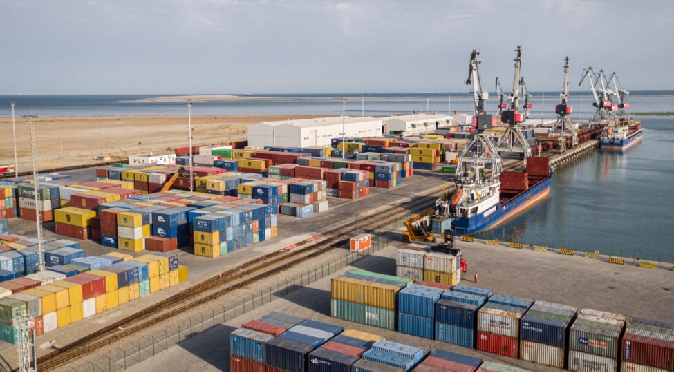 eli-esedov-gurcustanla-emekdashligin-gundeliyinde-yeni-liman-infrastrukturunun-yaradilmasi-meselesi-var