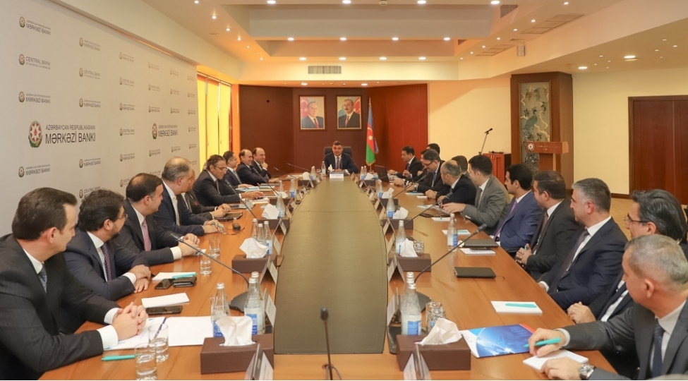 taleh-kazimov-bank-rehberleri-ile-makroiqtisadi-sabitliyi-muzakire-edib