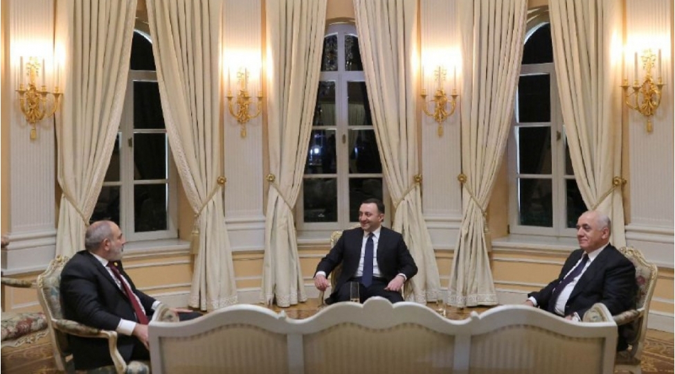 qaribashvili-azerbaycan-ve-ermenistan-bash-nazirleri-ile-uchterefli-gorushun-kechirildiyini-tesdiqleyib-yenilenibfoto