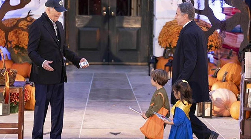 blinkenin-ovladlari-zelenski-ve-ukrayna-bayragi-kostyumunda-video