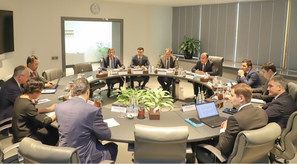 amb-imf-le-maliyye-bank-sektorunun-veziyyetini-muzakire-edib