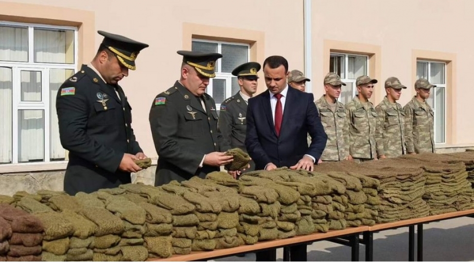 naxchivanda-1200-eded-muxtelif-adli-isti-geyimler-herbi-qulluqchulara-tehvil-verilib