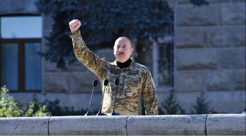 prezident-ilham-eliyev-ve-birinci-xanim-mehriban-eliyeva-xankendi-sheherinde-kechirilen-herbi-paradda-ishtirak-edibler-yenilenib