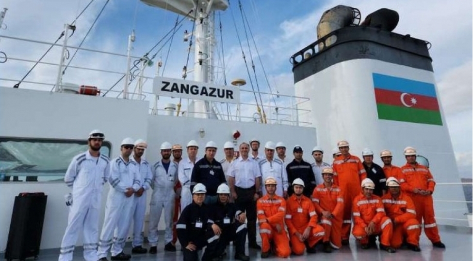 aframax-tipli-zengezur-tankerinde-azerbaycan-bayragi-qaldirilib