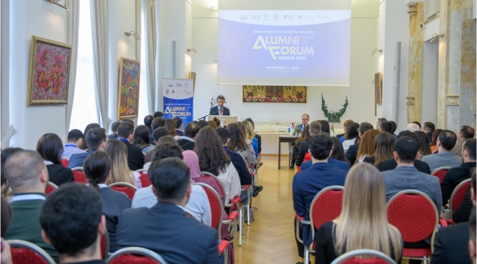 vyanada-ada-universiteti-mezunlarinin-ikinci-forumu-kechirilib