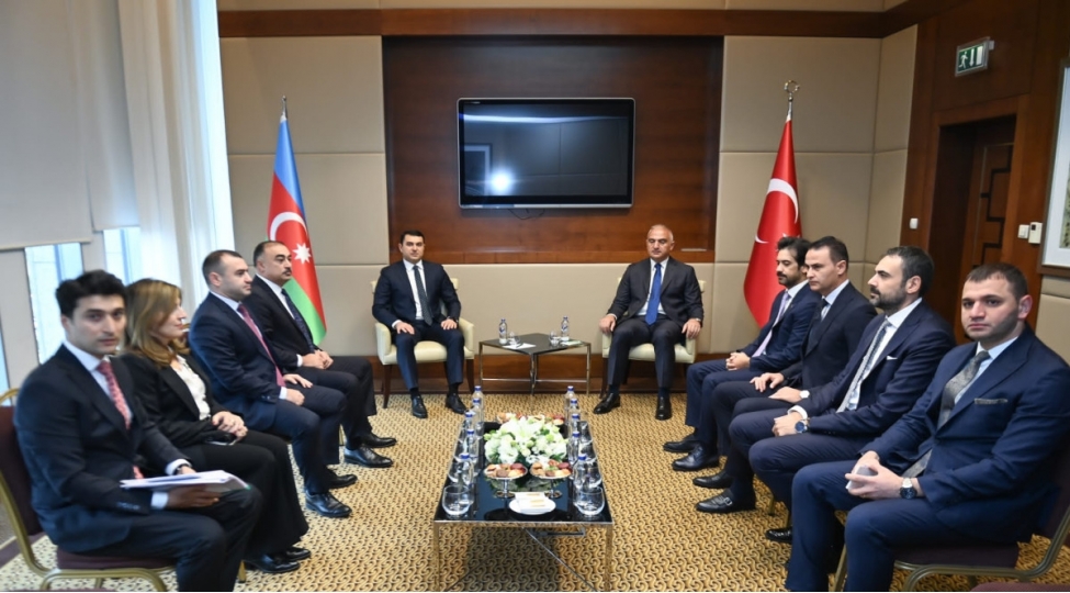 medeniyyet-nazirinin-rehberlik-etdiyi-numayende-heyeti-turkiyede-seferdedir-foto