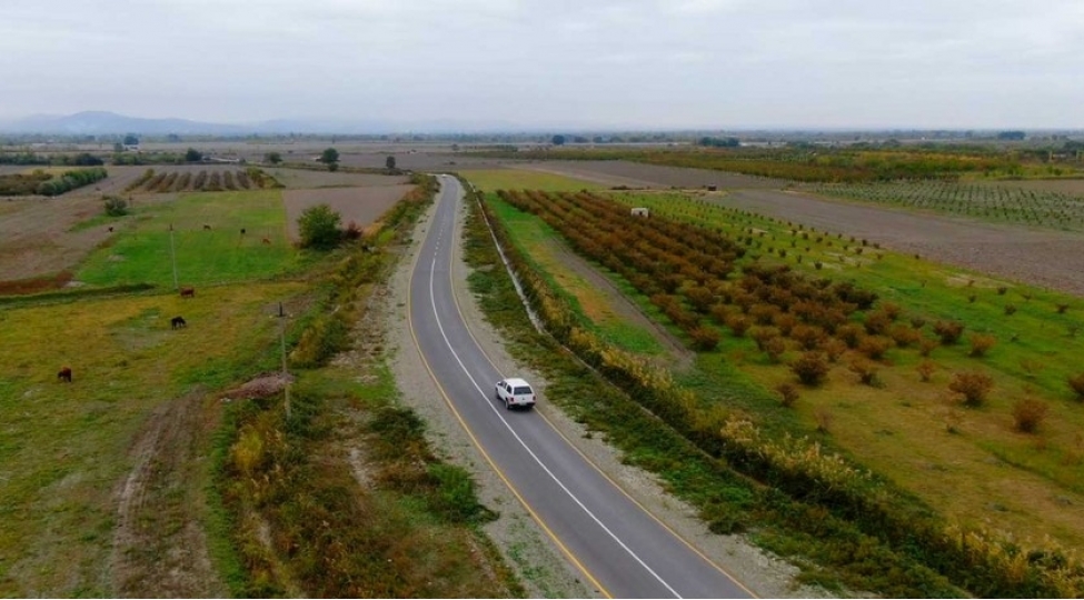 xachmazda-10-yashayish-menteqesinin-yolu-yeniden-qurulub-video