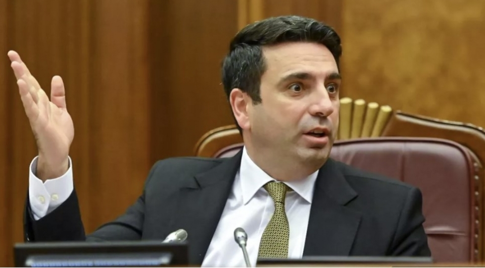 hraparak-alen-simonyan-moskva-seferinden-evvel-geri-addim-atib