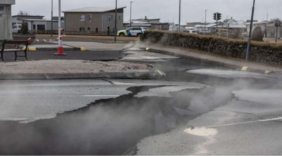islandiyanin-qerb-hissesi-chokmeye-bashlayib-fotovideo