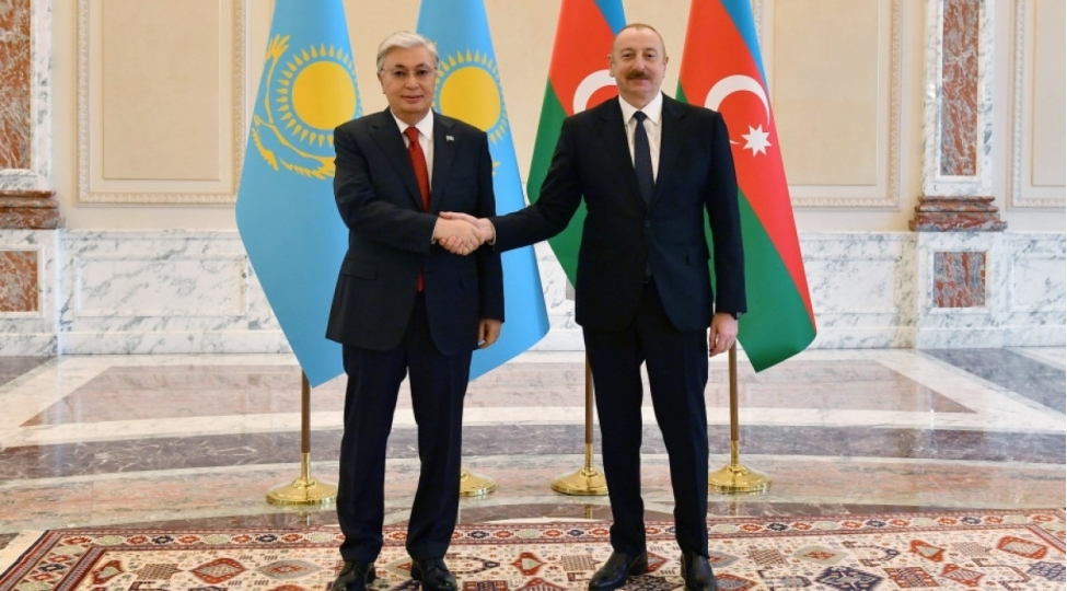 prezident-ilham-eliyev-kasim-jomart-tokayev-ile-gorushub