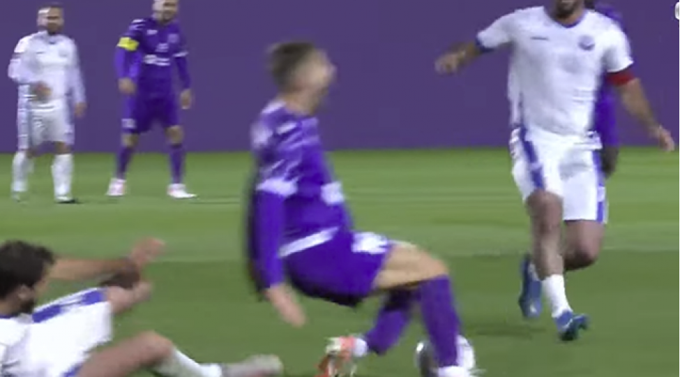 sumqayitin-oyunchusunun-ayagi-qirildi-video