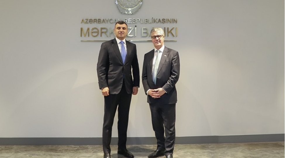 azerbaycan-boyuk-britaniya-ile-maliyye-sektorundaemekdashligi-muzakire-edib