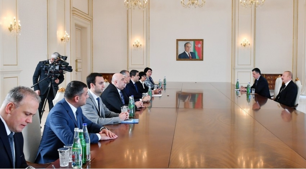 prezident-ilham-eliyev-gurcustan-parlamenti-sedrini-qebul-edib-foto