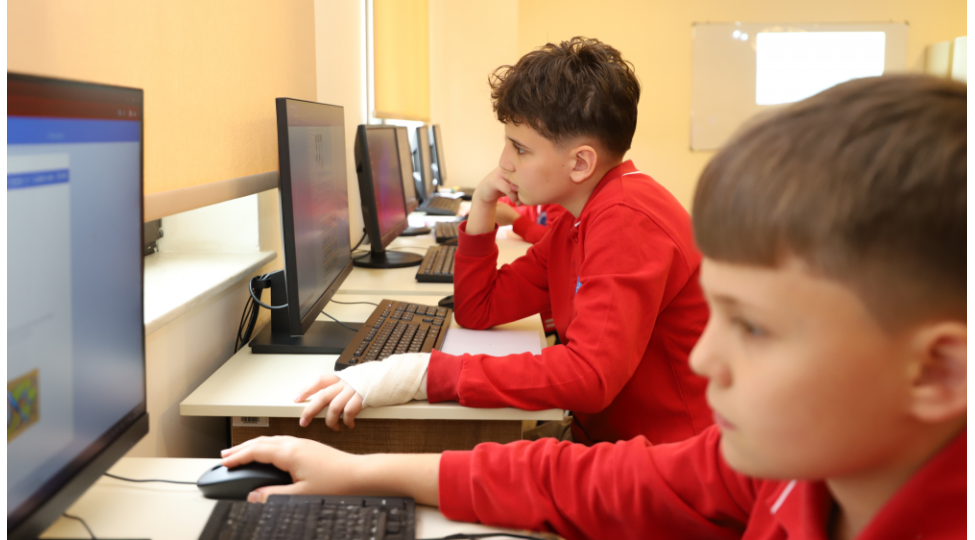 pasha-bankin-desteyi-ile-bebras-informatika-yarishi-kechirilib