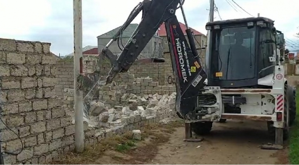 bakida-qanunsuz-tikililer-sokulub-video-2