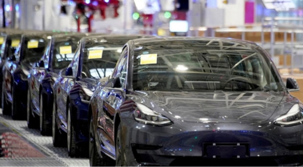 tesla-avtomobillerini-geri-chagirir